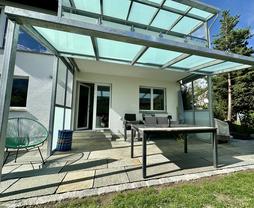 untere Terasse offener Wintergarten